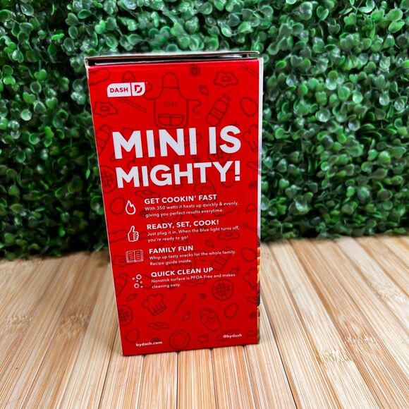 NIB Red Valentine Heart Dash Mini Waffle Maker Machine 4" New Great Gift - Picture 4 of 8